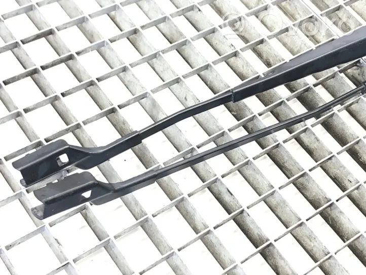 Volkswagen PASSAT CC Front wiper blade arm 