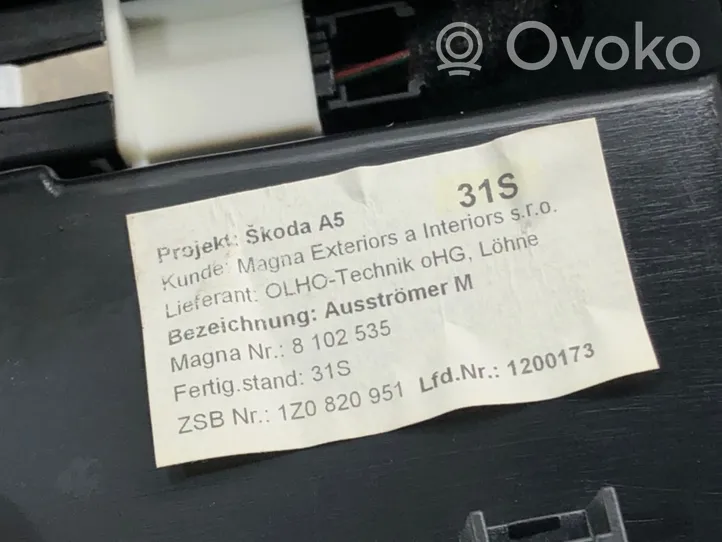 Skoda Octavia Mk2 (1Z) Kojelaudan sivutuuletussuuttimen kehys 1Z0820951