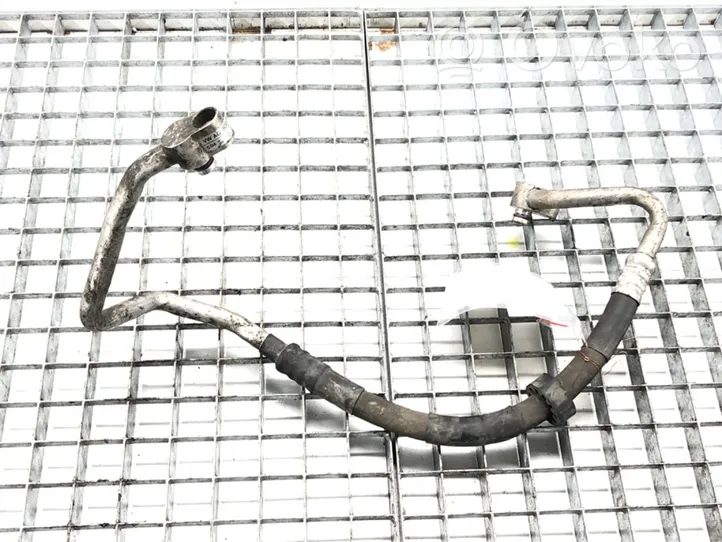 Volkswagen PASSAT B7 Air conditioning (A/C) pipe/hose 