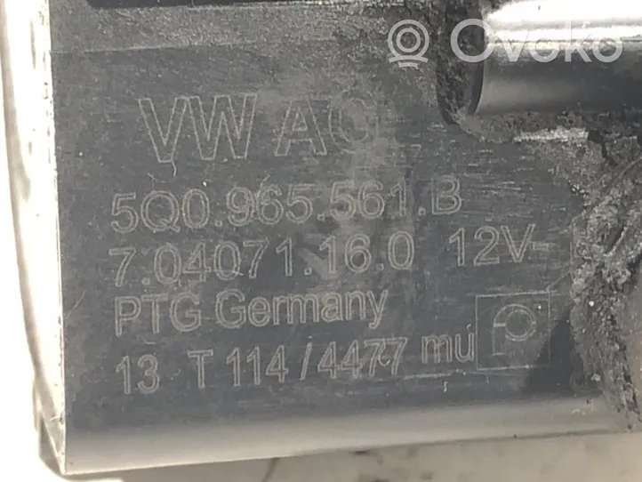 Volkswagen Golf VII Oil filter mounting bracket 5Q0965561B