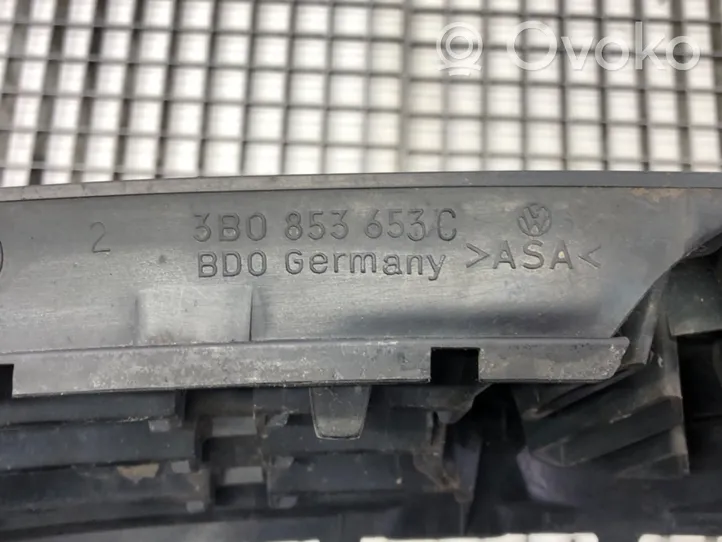 Volkswagen PASSAT B5 Etusäleikkö 3B0853653C