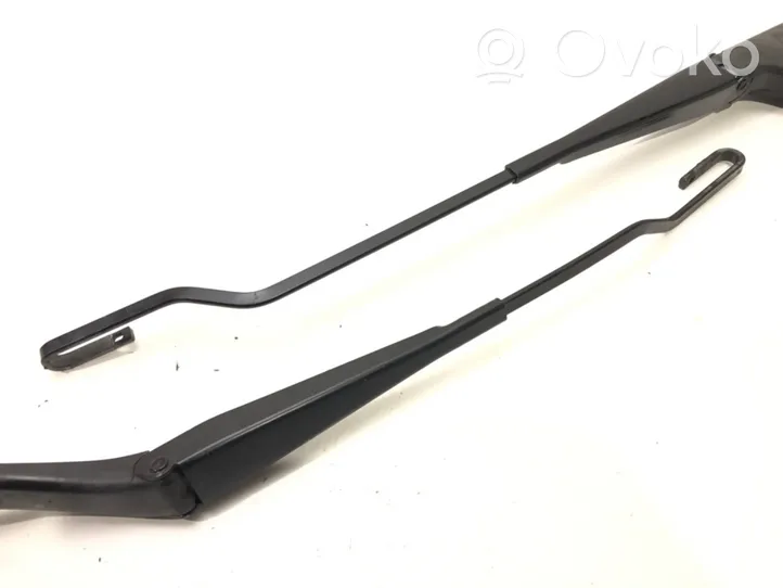 Mercedes-Benz C AMG W203 Front wiper blade arm 