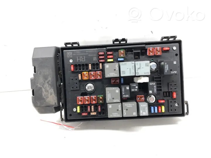 Opel Astra J Fuse box set 13318782