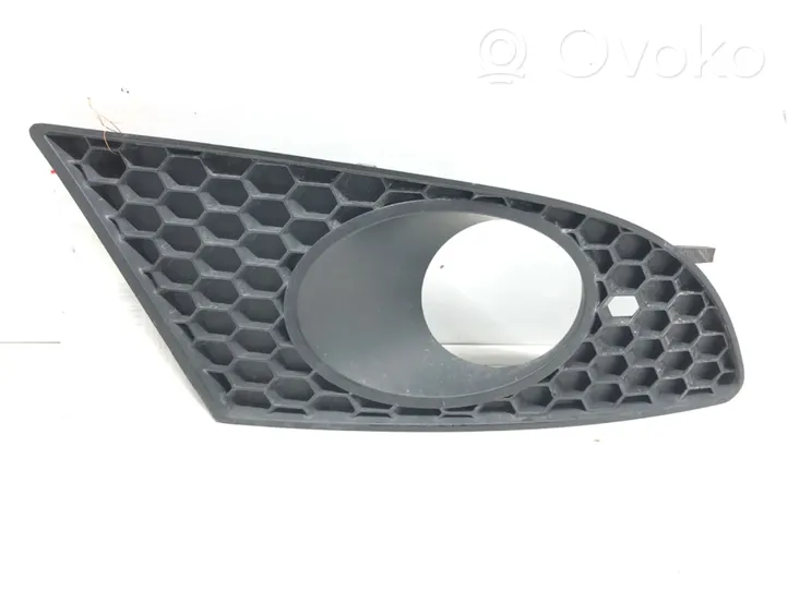 Seat Leon (1P) Kratka dolna zderzaka przedniego 1P0853666A