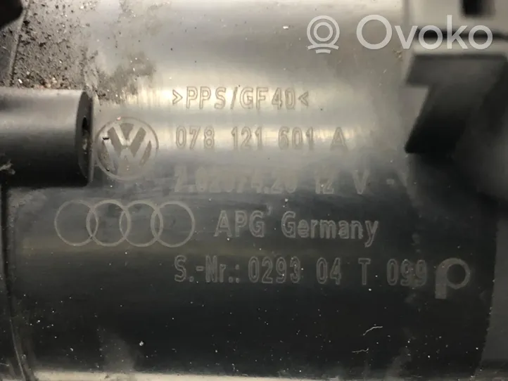 Audi A8 S8 D3 4E Supporto di montaggio del filtro dell’olio 078121601A