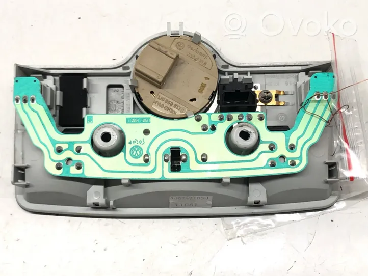 Skoda Octavia Mk2 (1Z) Rivestimento della console di illuminazione installata sul rivestimento del tetto 1J0947105P