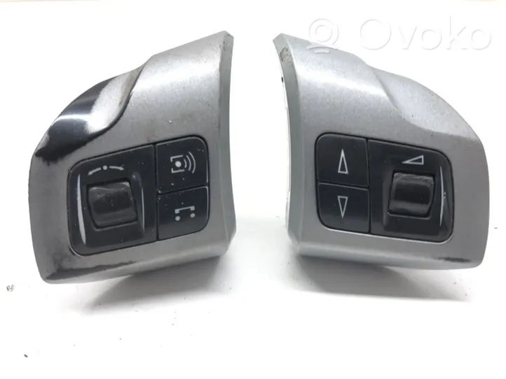 Opel Zafira B Steering wheel buttons/switches 13208859