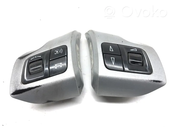 Opel Zafira B Boutons / interrupteurs volant 13208859