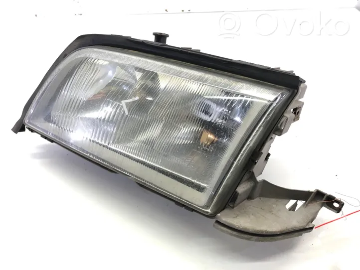 Mercedes-Benz C AMG W202 Lampa przednia A2028202361