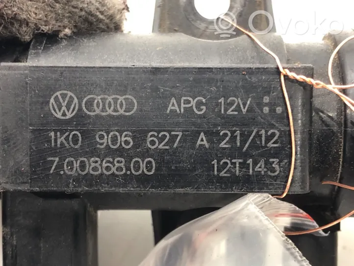 Volkswagen Golf V Polttoaineen paineensäädin 1K0906627A