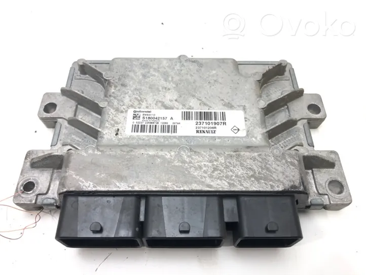 Renault Clio III Unité de commande, module ECU de moteur 237101907R