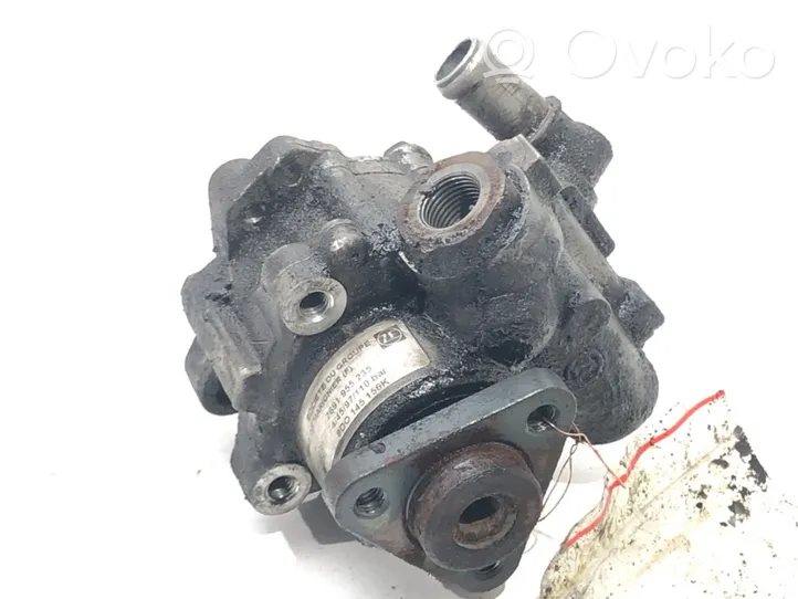 Volkswagen PASSAT B5 Ohjaustehostimen pumppu 8D0145156K