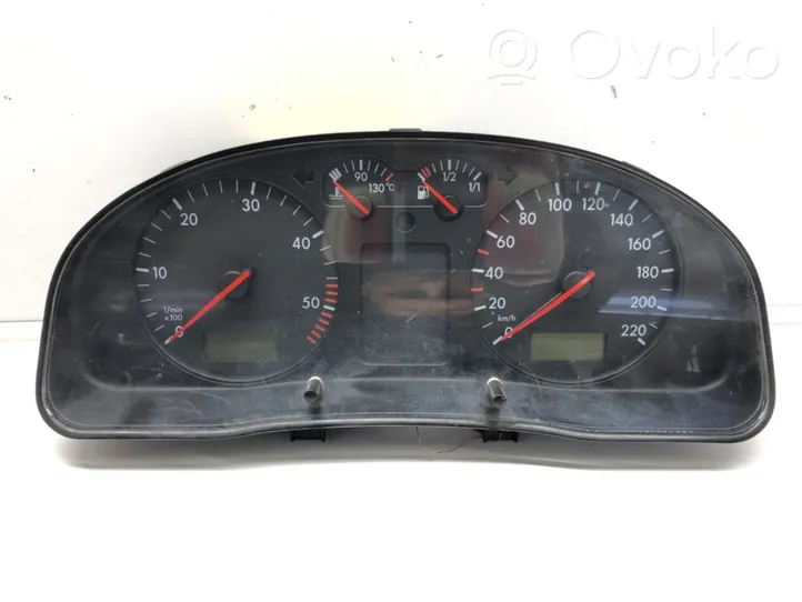 Volkswagen PASSAT B5 Tachimetro (quadro strumenti) 3B0919881N