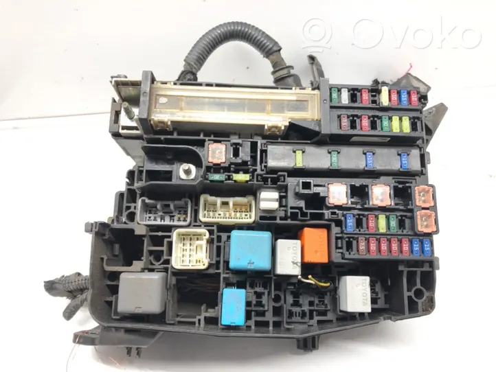 Toyota Avensis T270 Fuse box set 82111-05J61