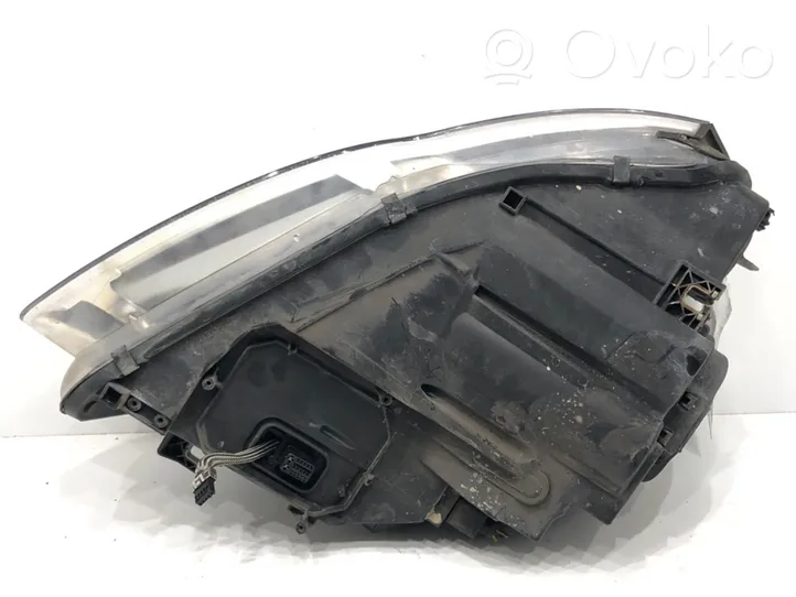 Audi A4 S4 B7 8E 8H Lampa przednia 