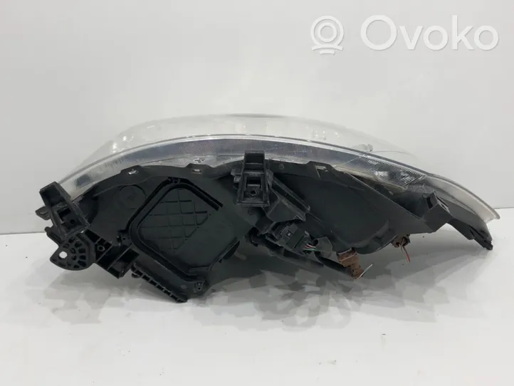 Toyota Auris 150 Lampa przednia 81150-02460