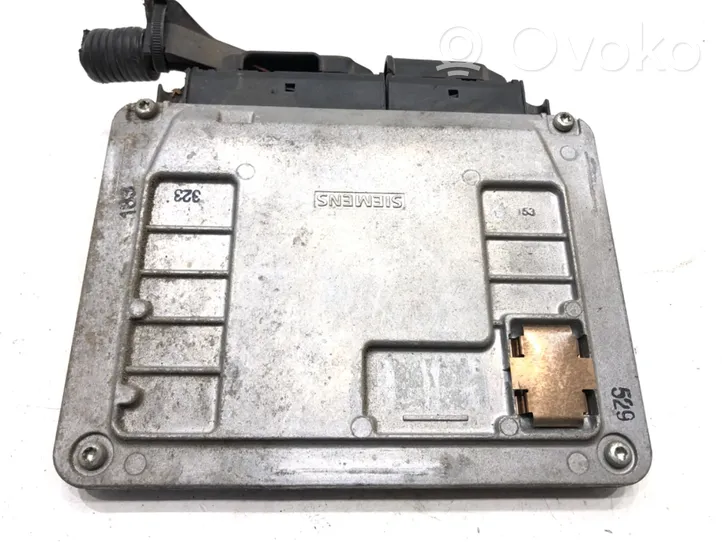 Volkswagen Polo IV 9N3 Motora vadības bloka ECU 03E906033L