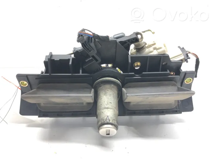 Audi A6 S6 C5 4B Maniglia esterna del portellone posteriore/bagagliaio 8D9827565C