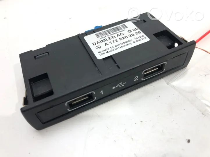 Mercedes-Benz E W212 Connecteur/prise USB A1728202826