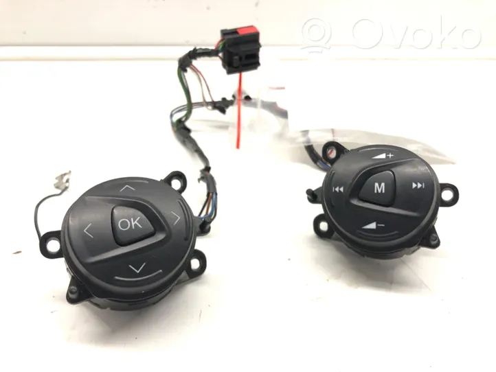 Ford Focus Pulsanti/interruttori sul volante AM5T-14K147-CA