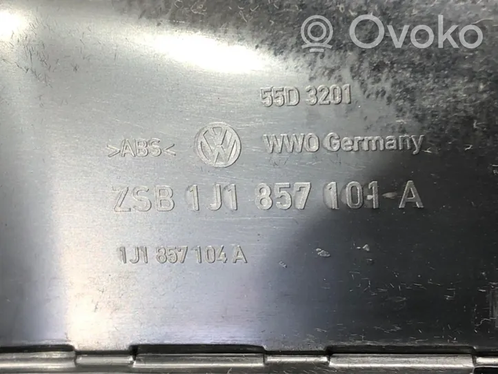 Volkswagen Golf IV Daiktadėžės (bordačioko) komplektas 
