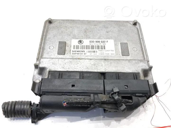 Skoda Fabia Mk1 (6Y) Galios (ECU) modulis 03D906032F