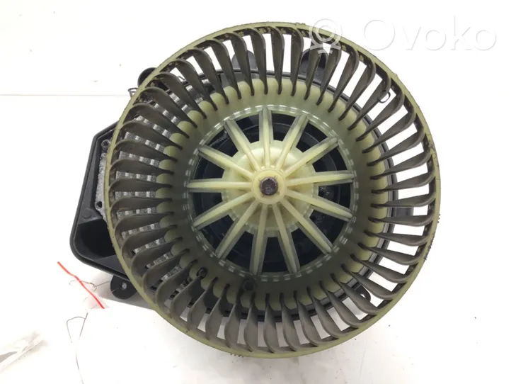 Volkswagen PASSAT B5.5 Ventola riscaldamento/ventilatore abitacolo 8D1820021