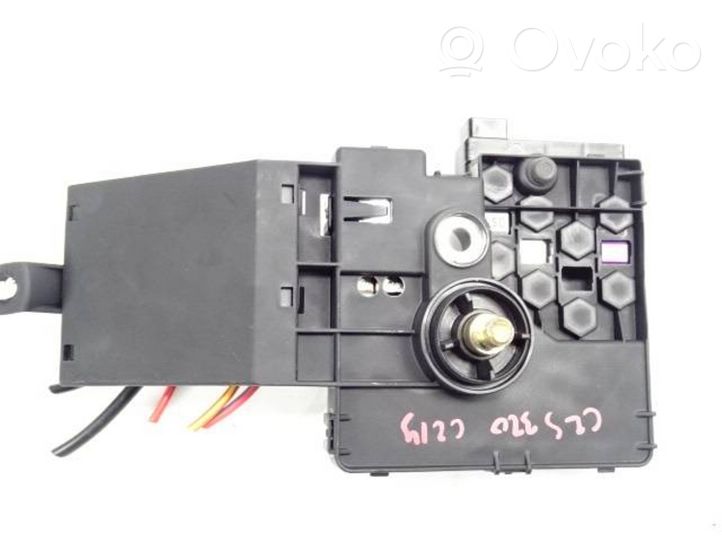 Mercedes-Benz CLS C219 Module de fusibles 2119820402