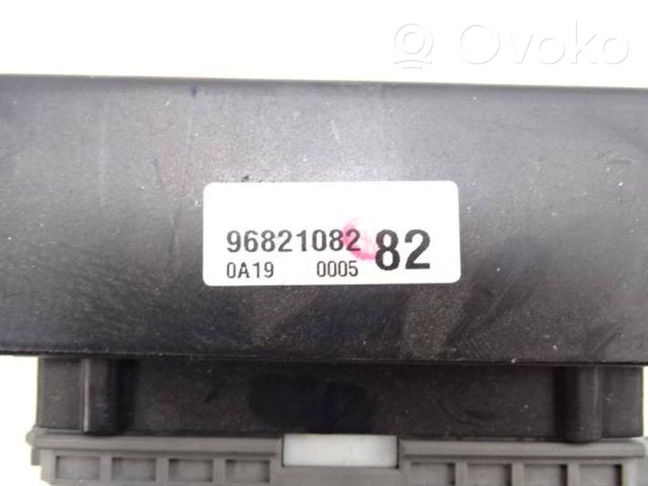 Chevrolet Captiva Module de fusibles 96821082