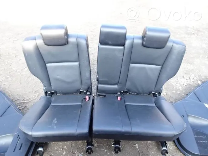 Toyota RAV 4 (XA40) Fotele / Kanapa / Boczki / Komplet 