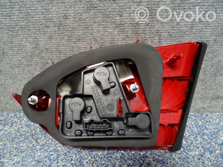 Volkswagen Jetta VI Tailgate rear/tail lights 5C6945093