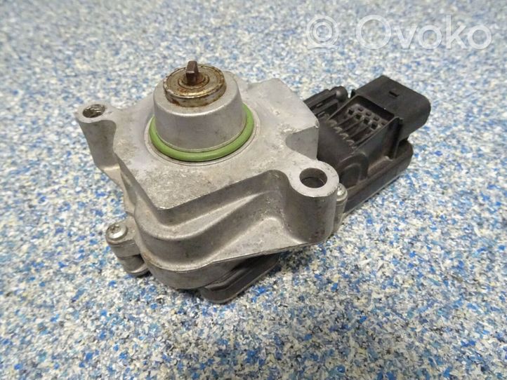 BMW 5 F10 F11 Pavarų dėžės reduktoriaus (razdatkės) varikliukas 8643153