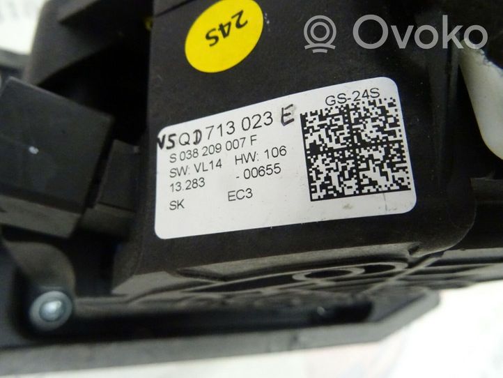 Audi A3 S3 8V Vaihteenvalitsimen verhoilu 5QD713023E