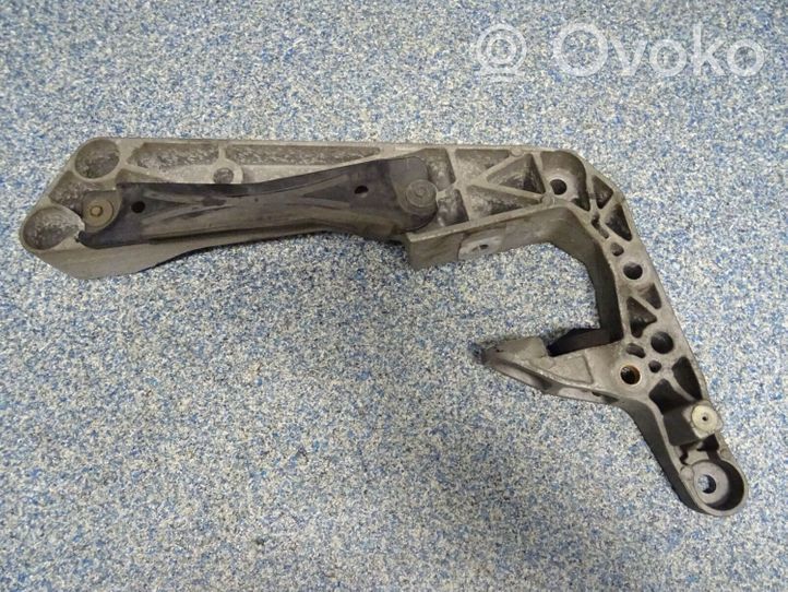 BMW 8 G14 Supporto di montaggio scatola del cambio 6861583