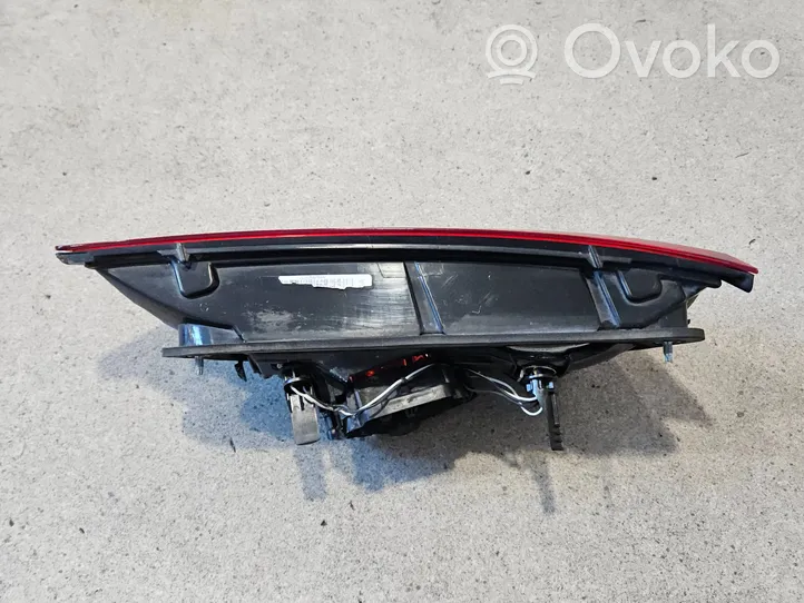 Seat Leon (5F) Lampy tylnej klapy bagażnika 5F9945093D