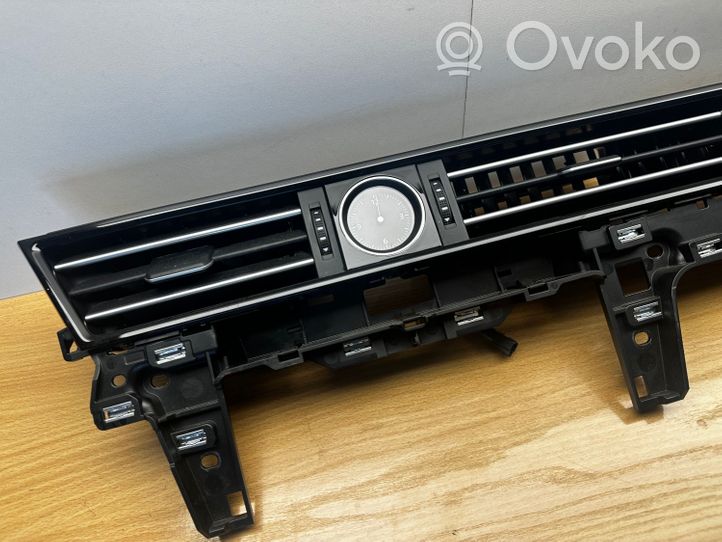 Volkswagen PASSAT B8 Centrālais gaisa ventilācijas režģis 3G1858416