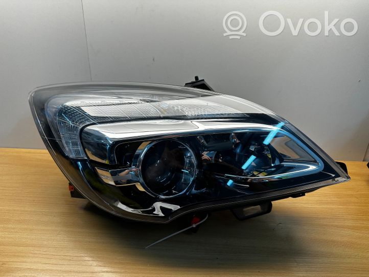 Opel Meriva B Lampa przednia 13372334