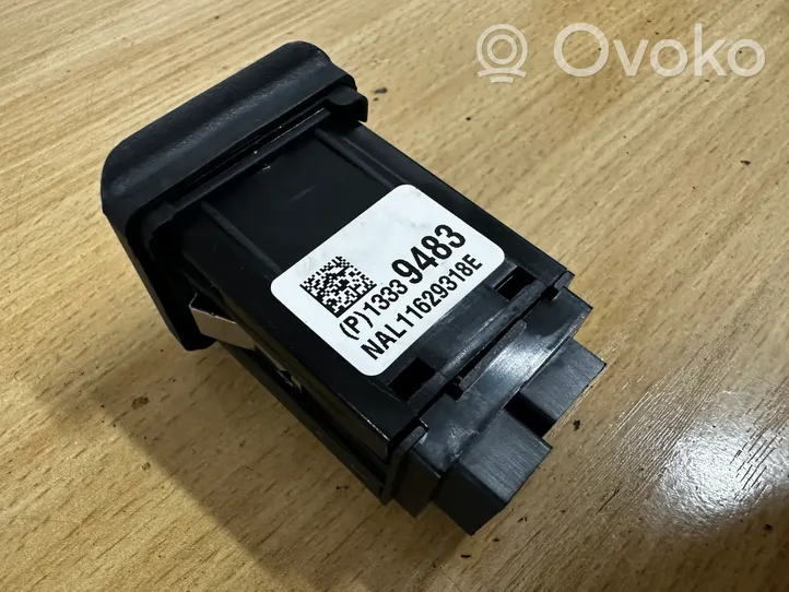 Opel Meriva B Gniazdo / Złącze USB 13339483