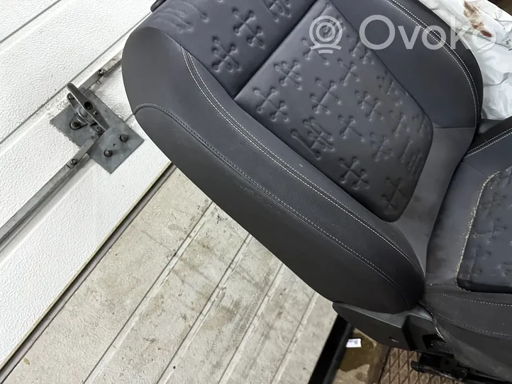 Opel Meriva B Fotel przedni kierowcy 