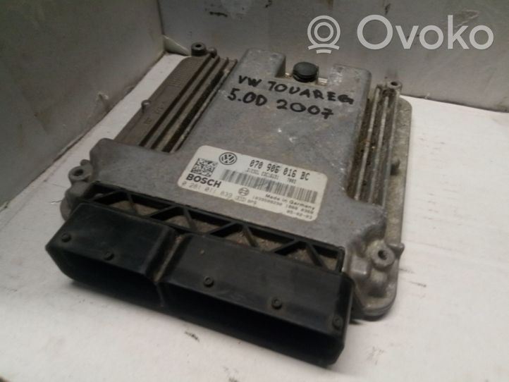 Volkswagen Touareg I Motora vadības bloka ECU 0281011839