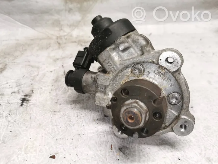 Volkswagen PASSAT B7 Fuel injection high pressure pump 0986437405