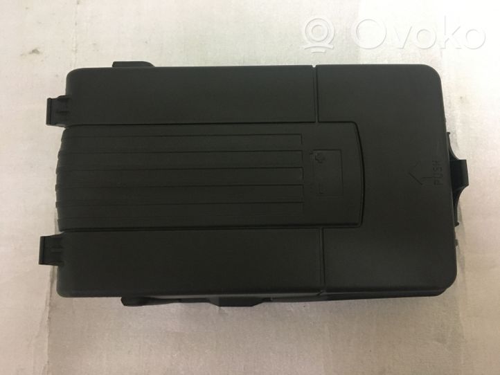 Volkswagen PASSAT B7 USA Couvercle de boîtier de batterie 3C0915443A