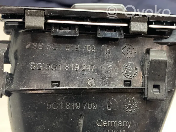 Volkswagen Golf VII Kojelaudan sivutuuletussuuttimen kehys 5G1819247