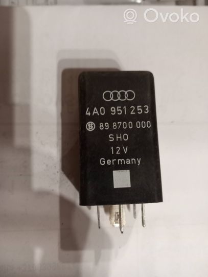 Audi A6 S6 C5 4B Hehkutulpan esikuumennuksen rele 4A0951253