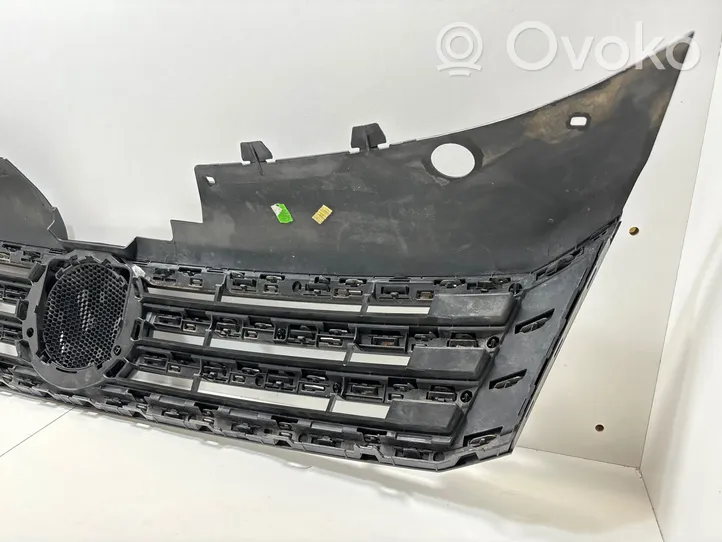 Volkswagen PASSAT B7 Griglia superiore del radiatore paraurti anteriore 3aa853651