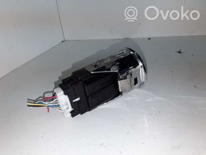 Toyota Corolla Verso E121 Interruttore a pulsante start e stop motore 15A710