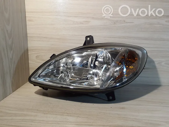 Mercedes-Benz Vito Viano W639 Lampa przednia 24670300LI