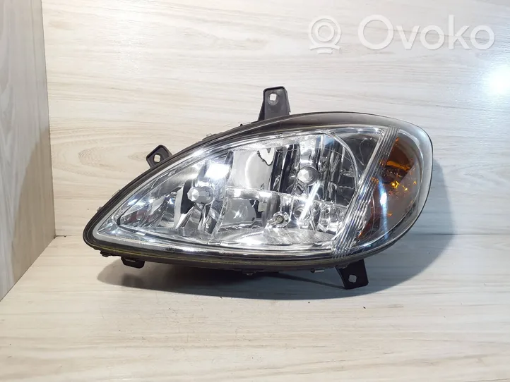 Mercedes-Benz Vito Viano W639 Lampa przednia 24670300LI