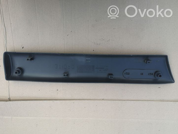 Renault Master II Moulure de porte avant 7701692581