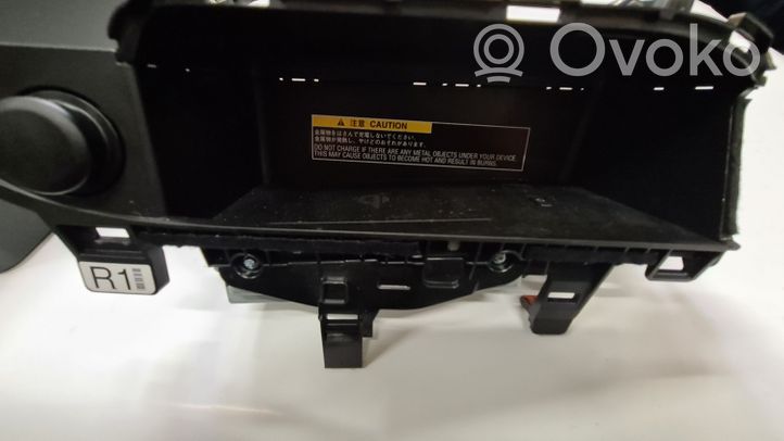 Lexus RX 450H Chargeur batterie (en option) 861C048020